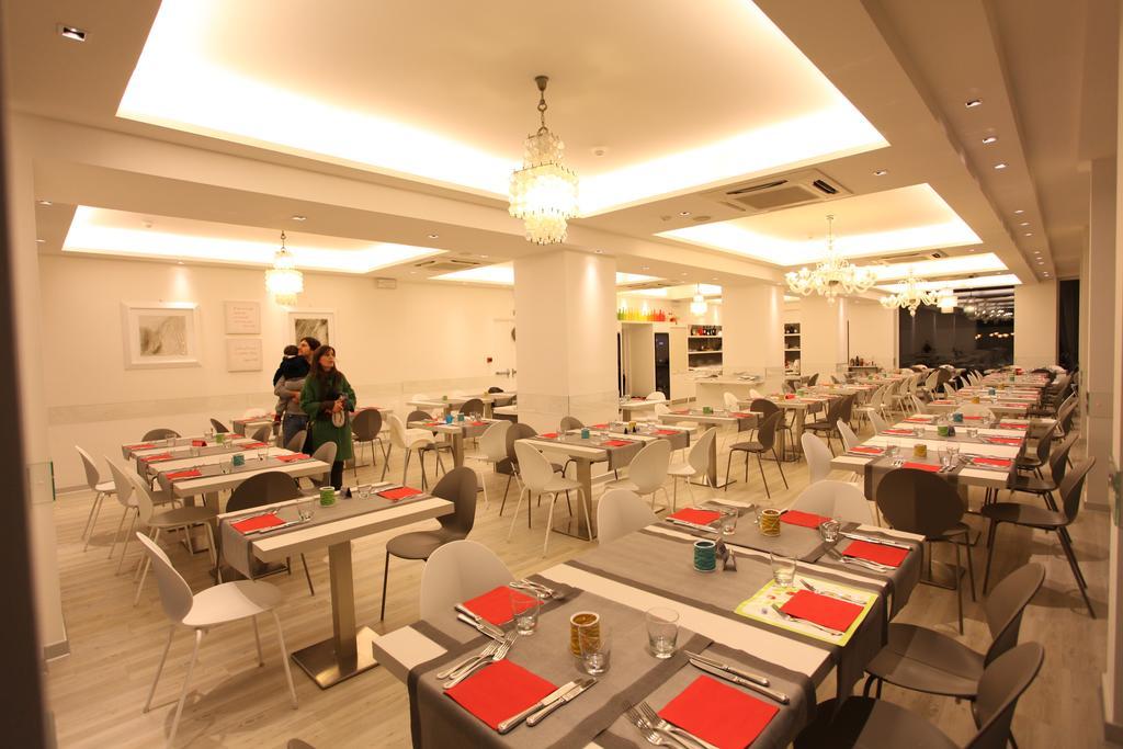 Hotel Fantasy Riccione Ngoại thất bức ảnh