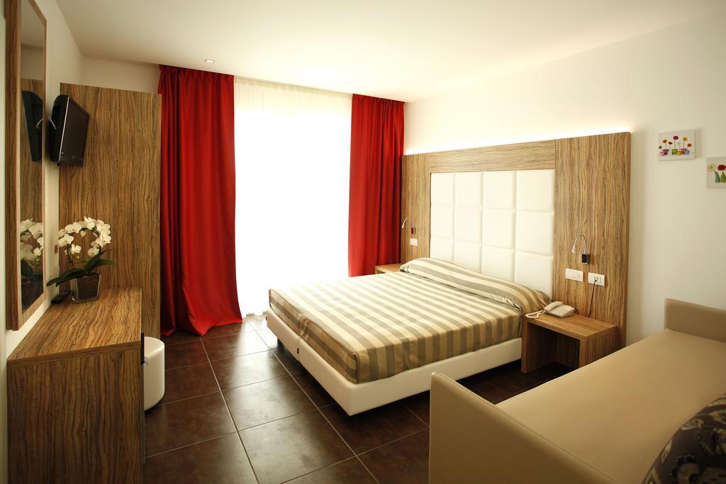 Hotel Fantasy Riccione Phòng bức ảnh